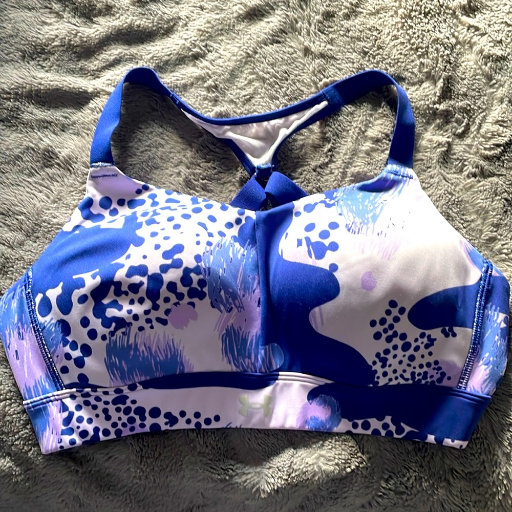 Women’s sports bra. Under Armour M.